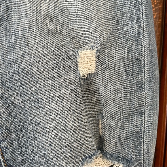 Levi’s Distressed Wedgie Skinny - Picture 3 of 6